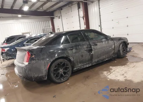 2017 Chrysler 300 300S Alloy Edition z USA, uszkodzony, nr VIN 2C3CCABG4HH668772